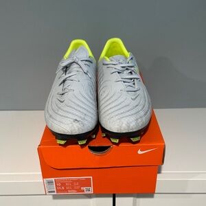 Nike Phantom GX II Academy FG/MG Soccer Cleats